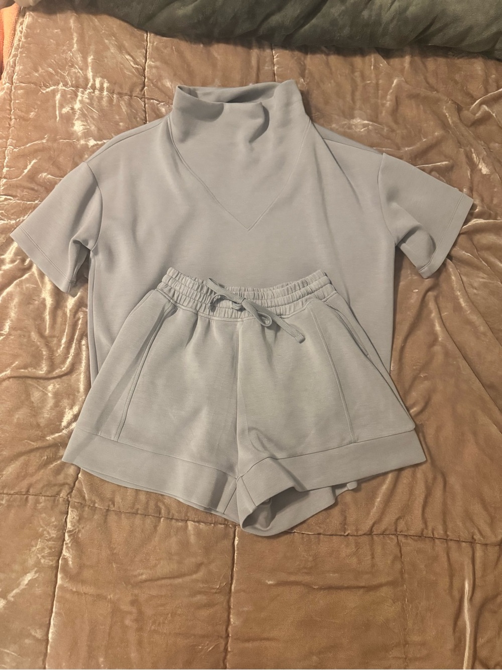 Rae Mode Light Gray Lounge Top & Shorts Set - Casual Comfort sz small